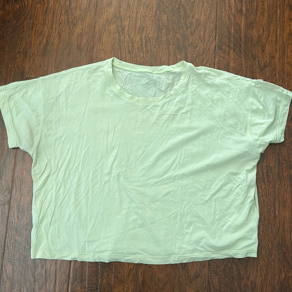 Lululemon cropped tee
